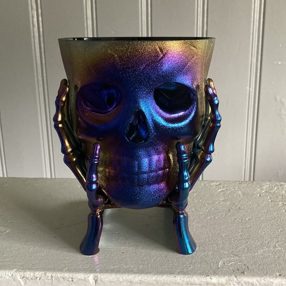 NWT Purple Iridescent Oil Slick Skull 💀 in Hands Snack or Candy Bowl Decoration - Picture 13 of 16